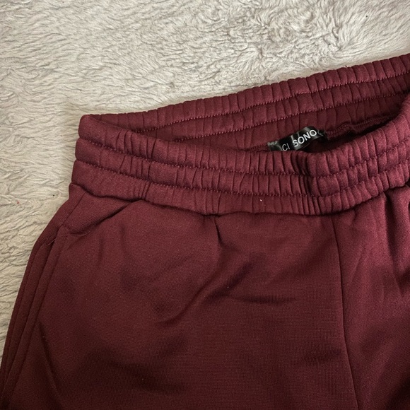 This is just some basic sweatpants. - Picture 3 of 4